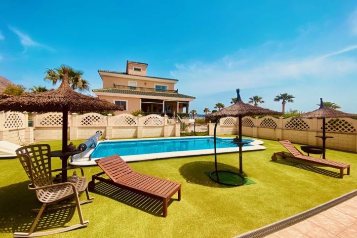 Image No.25-4 Bed Property for sale