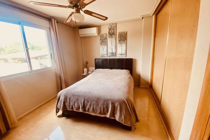 Image No.43-4 Bed Property for sale