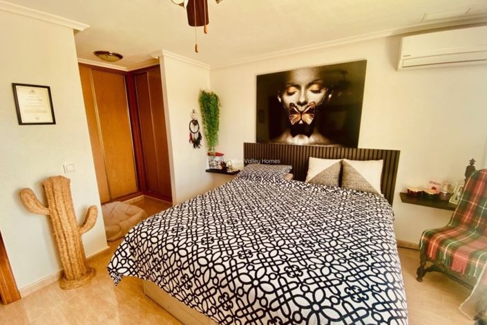 Image No.47-4 Bed Property for sale