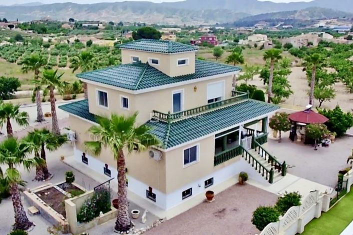 Image No.5-4 Bed Property for sale