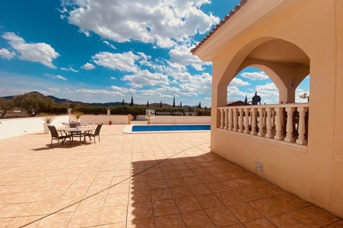 Image No.17-4 Bed Property for sale