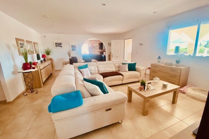 Image No.26-4 Bed Property for sale