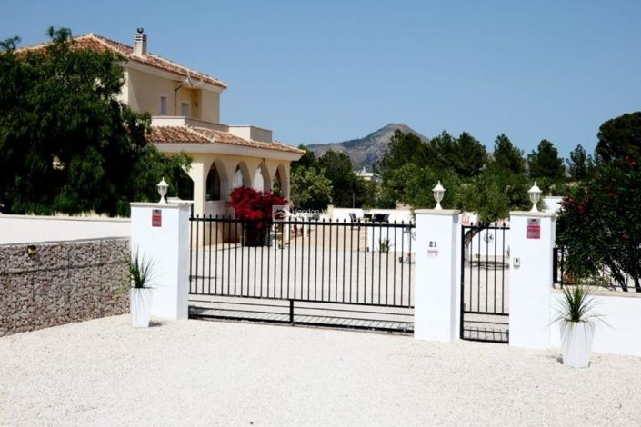 Image No.3-4 Bed Property for sale