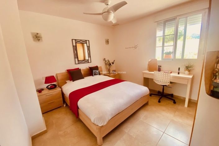 Image No.33-4 Bed Property for sale