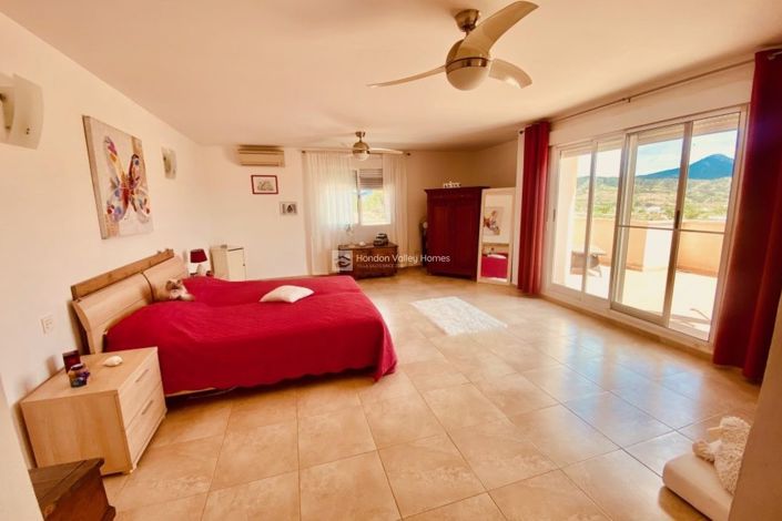 Image No.43-4 Bed Property for sale