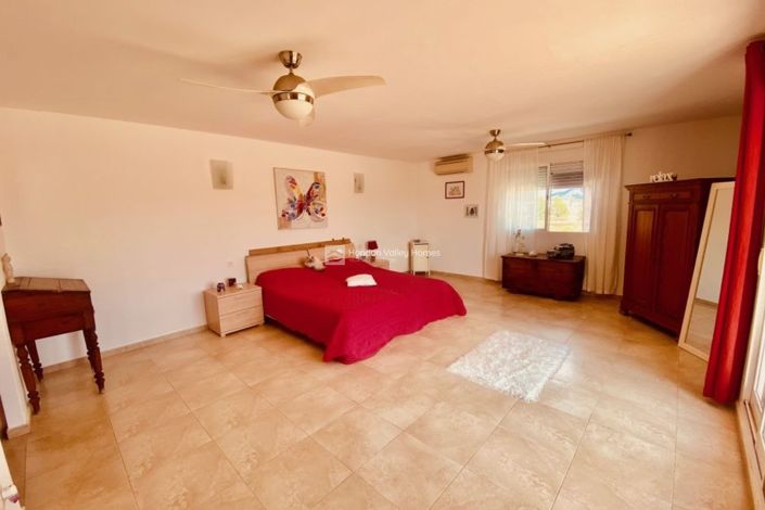 Image No.44-4 Bed Property for sale