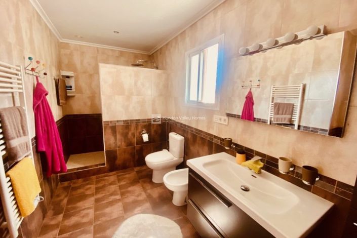 Image No.48-4 Bed Property for sale