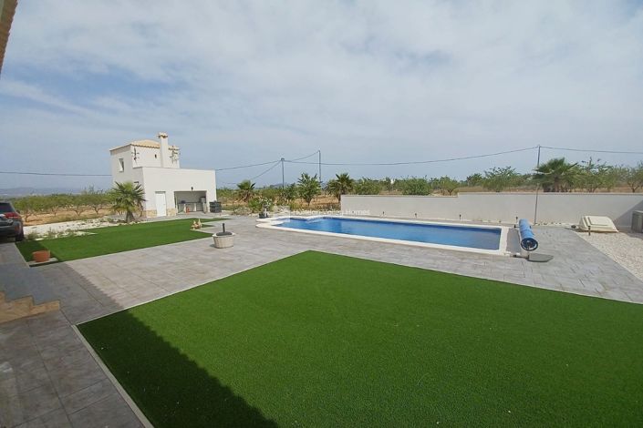 Image No.10-6 Bed Villa for sale