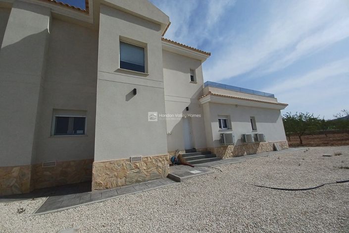 Image No.16-6 Bed Villa for sale