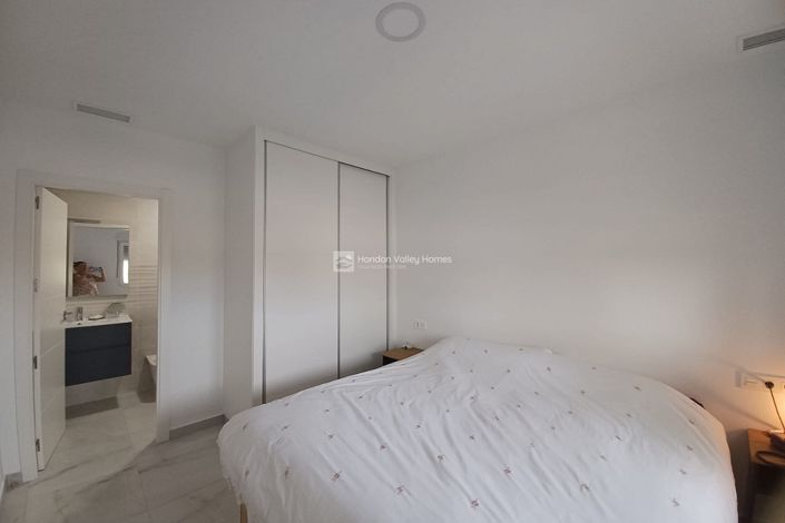 Image No.25-6 Bed Villa for sale