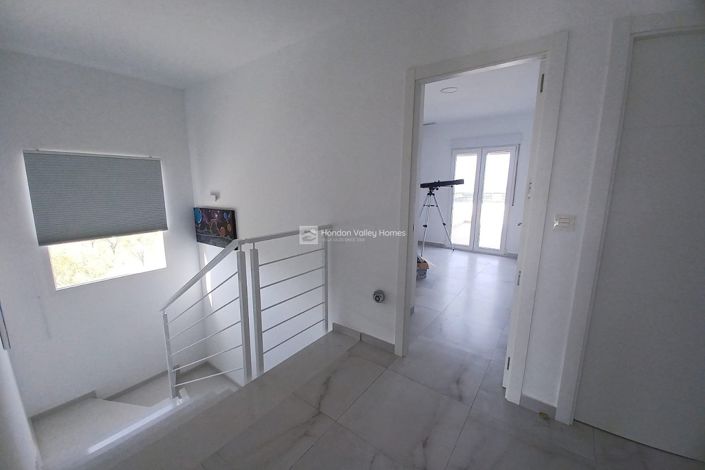 Image No.40-6 Bed Villa for sale