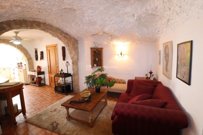 Image No.40-5 Bed Property for sale