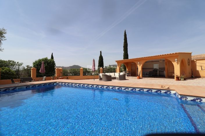 Image No.8-5 Bed Property for sale