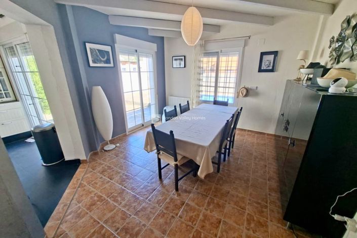 Image No.16-5 Bed Property for sale
