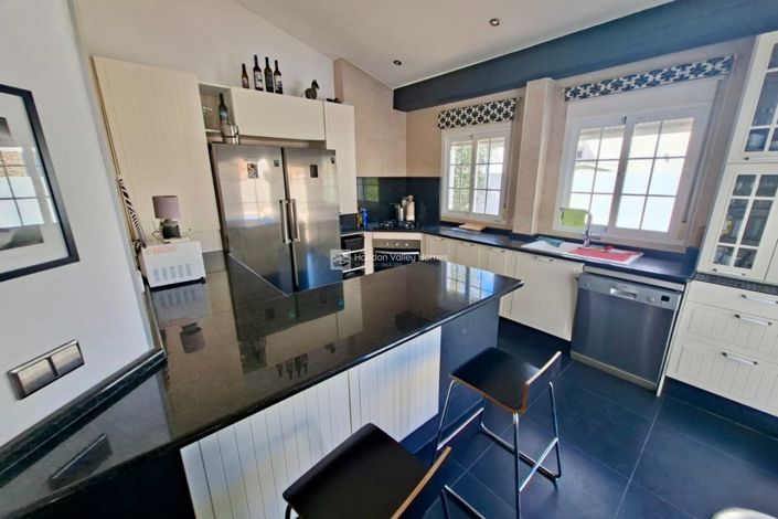 Image No.17-5 Bed Property for sale