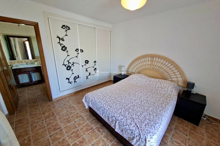 Image No.24-5 Bed Property for sale