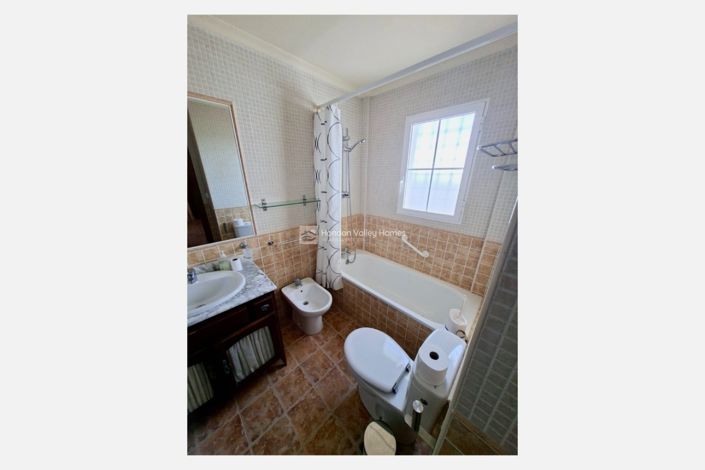 Image No.26-5 Bed Property for sale