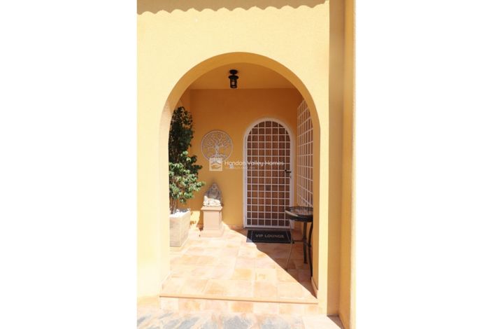 Image No.19-3 Bed Property for sale