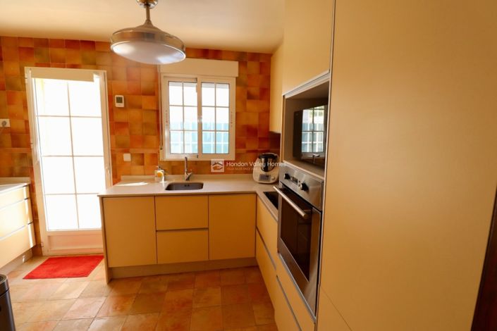 Image No.27-3 Bed Property for sale