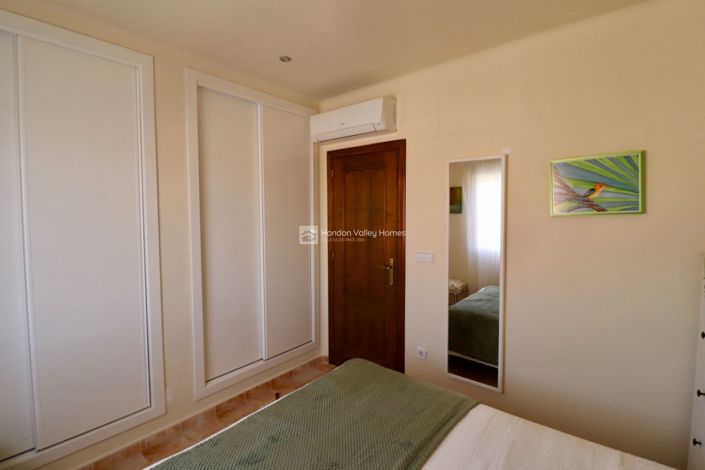 Image No.36-3 Bed Property for sale
