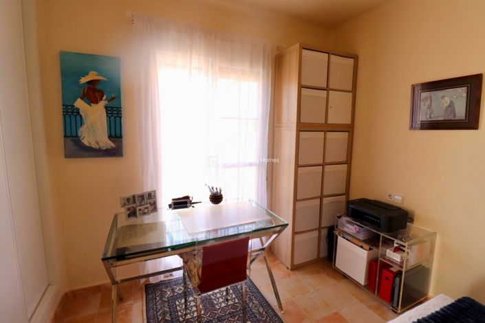 Image No.37-3 Bed Property for sale