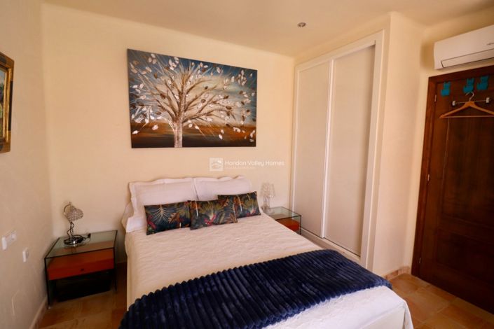 Image No.38-3 Bed Property for sale