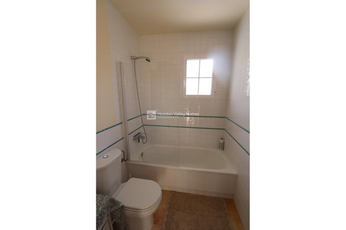 Image No.40-3 Bed Property for sale