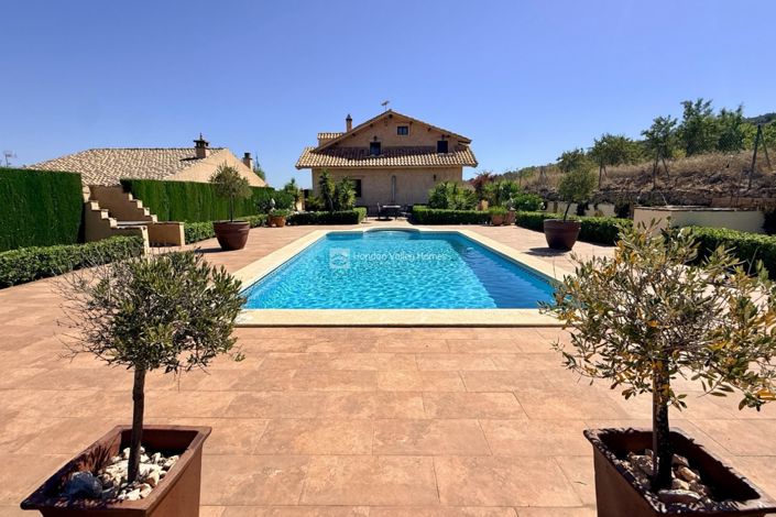 Image No.3-4 Bed Villa for sale
