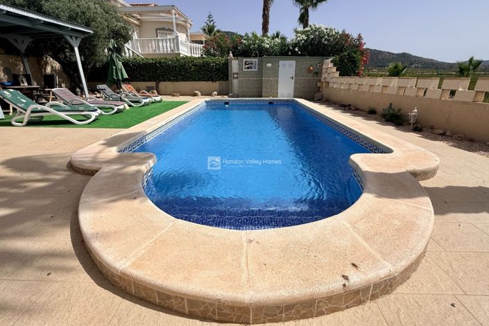Image No.17-7 Bed Property for sale