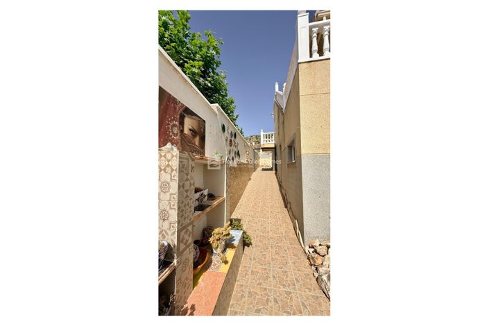Image No.30-7 Bed Property for sale