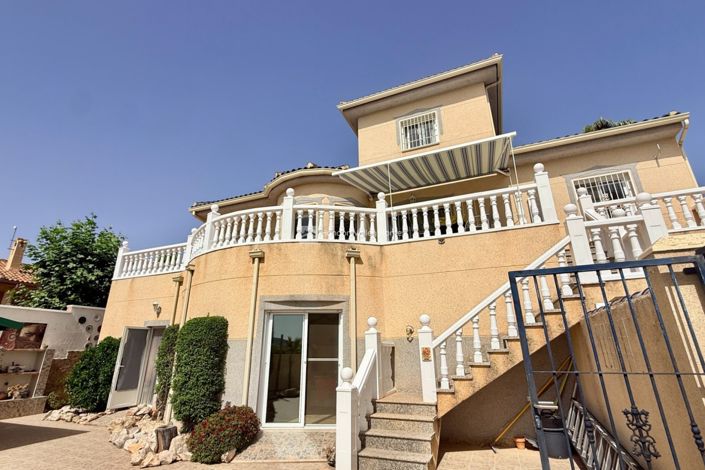 Image No.32-7 Bed Property for sale