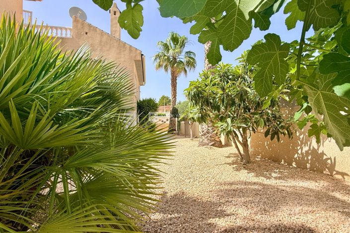 Image No.37-7 Bed Property for sale
