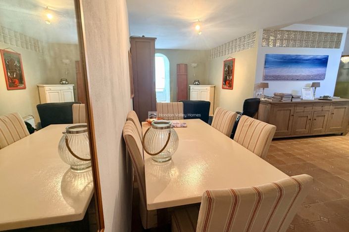 Image No.48-7 Bed Property for sale