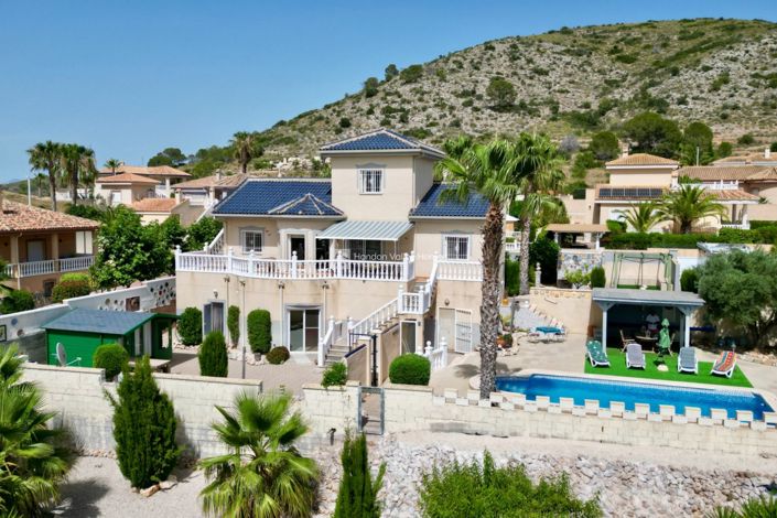 Image No.8-7 Bed Property for sale