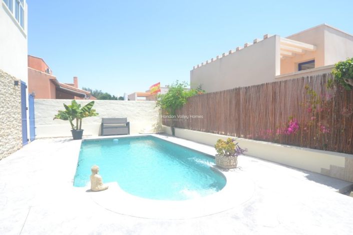 Image No.11-4 Bed Property for sale