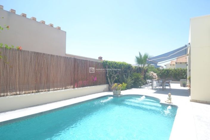 Image No.12-4 Bed Property for sale