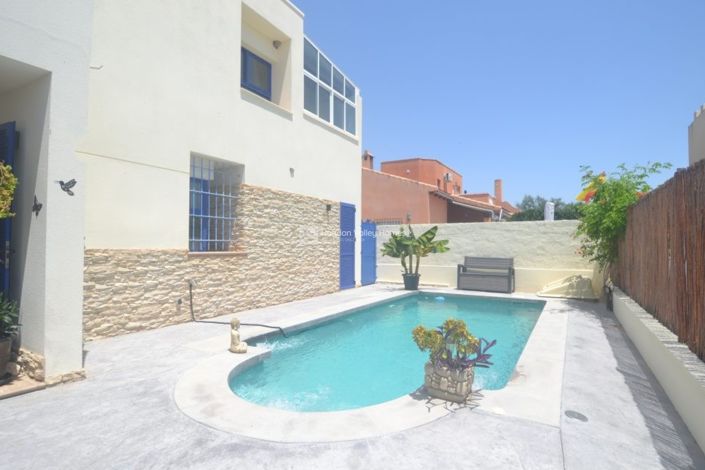 Image No.2-4 Bed Property for sale