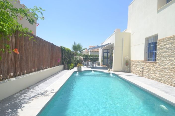 Image No.4-4 Bed Property for sale