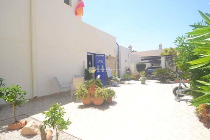 Image No.6-4 Bed Property for sale