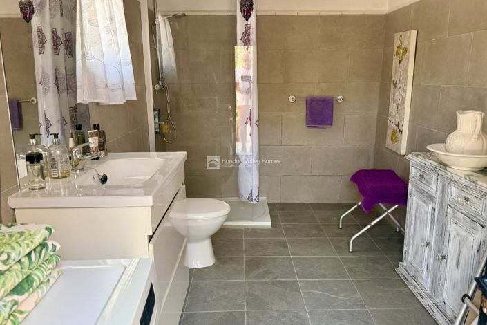 Image No.36-3 Bed Property for sale
