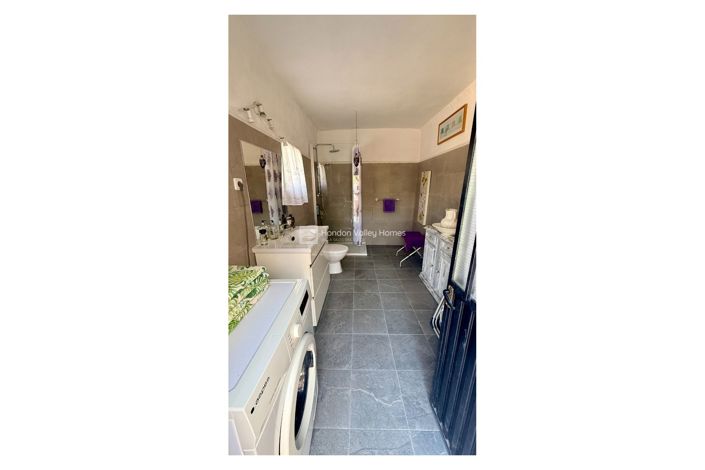 Image No.37-3 Bed Property for sale