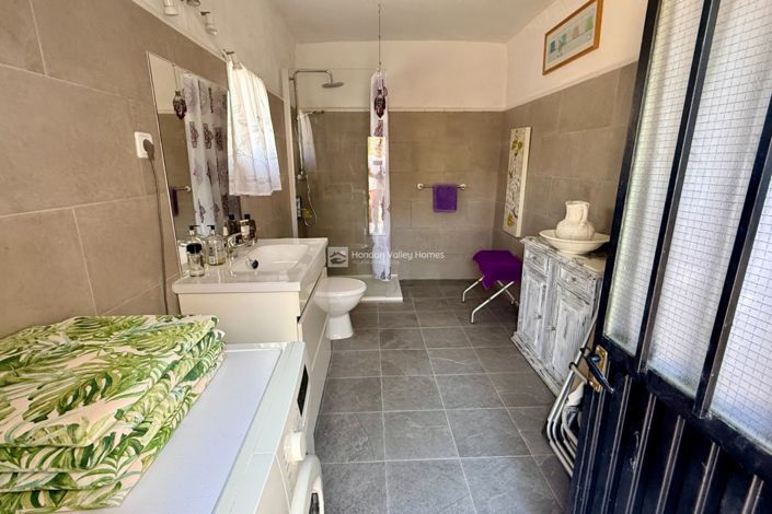 Image No.38-3 Bed Property for sale