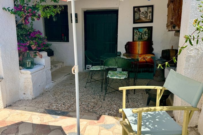 Image No.41-3 Bed Property for sale