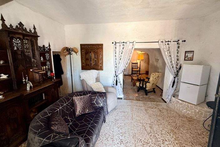 Image No.42-3 Bed Property for sale
