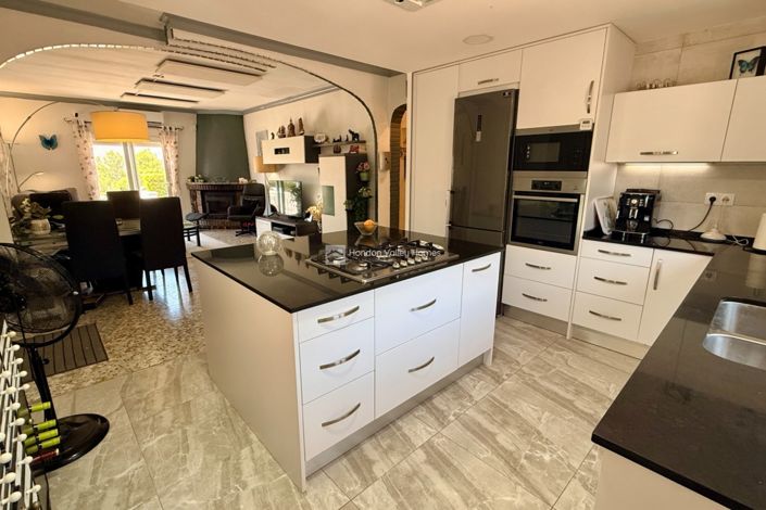 Image No.43-4 Bed Property for sale