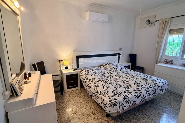 Image No.48-4 Bed Property for sale
