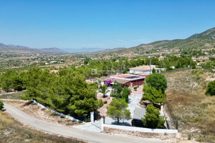 Image No.6-4 Bed Property for sale