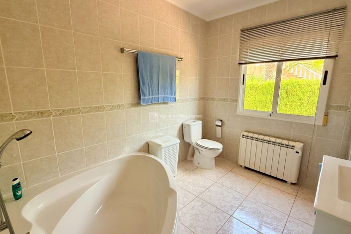 Image No.40-3 Bed Villa for sale