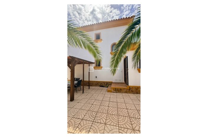 Image No.17-4 Bed Property for sale
