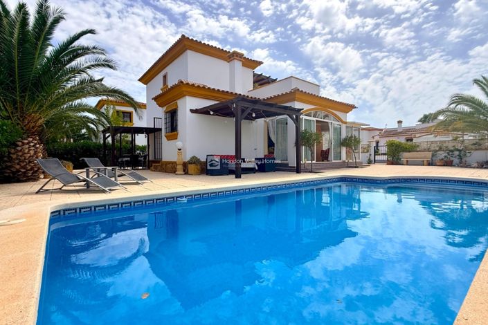 Image No.3-4 Bed Property for sale